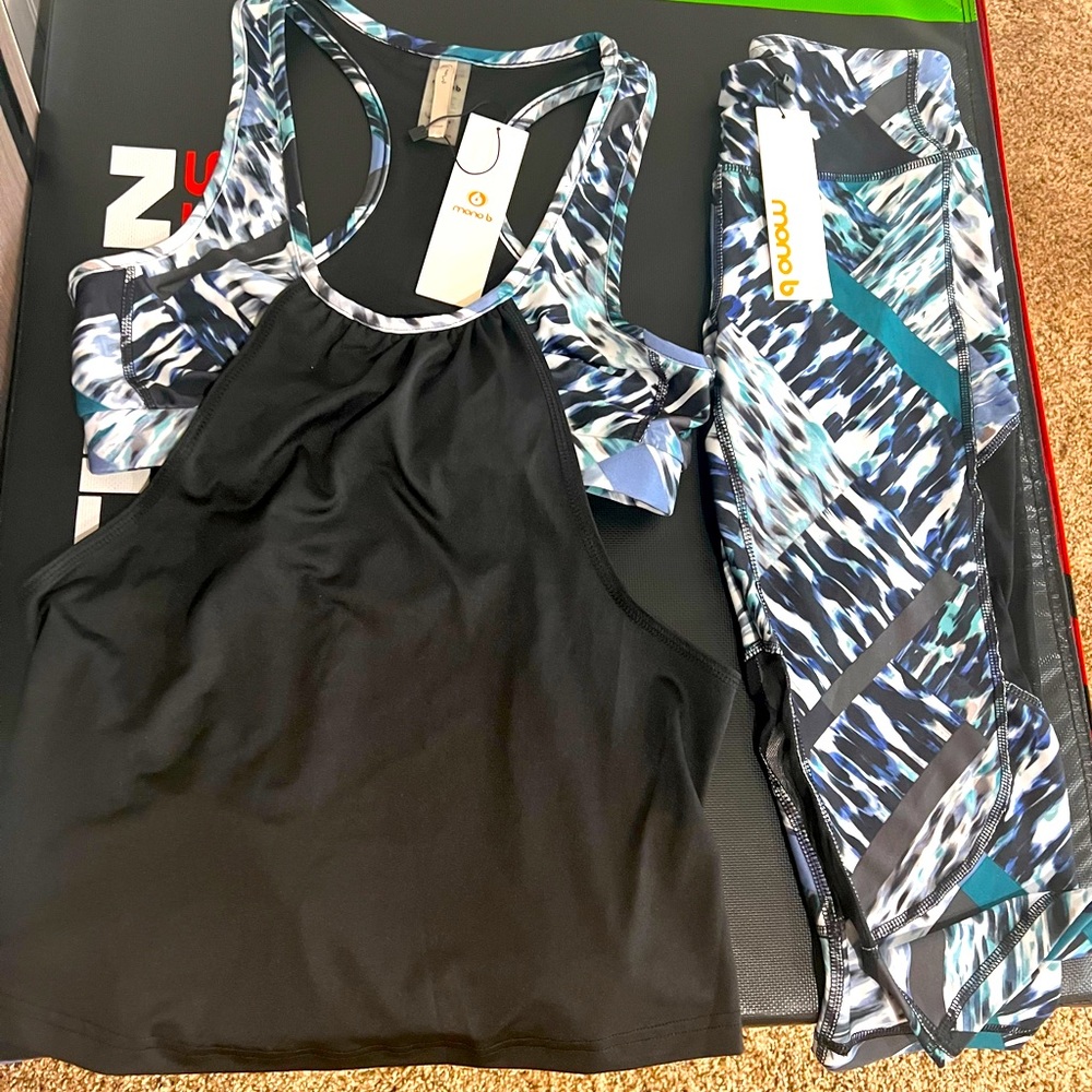 Mono B Athletic top (M) and capri leggings (S) set